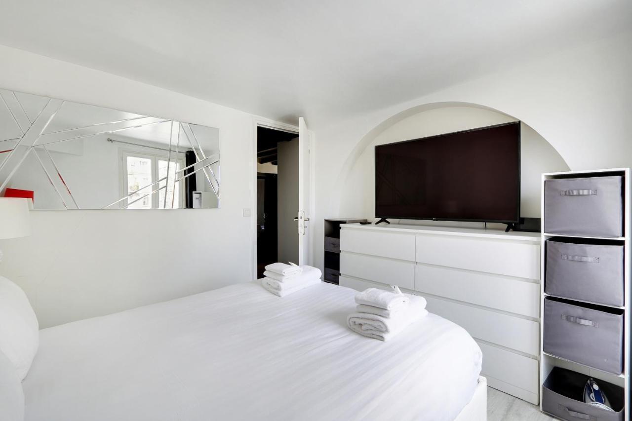 Pick A Flat'S Apartments In Le Marais - Rue Saint Merri Париж Екстер'єр фото