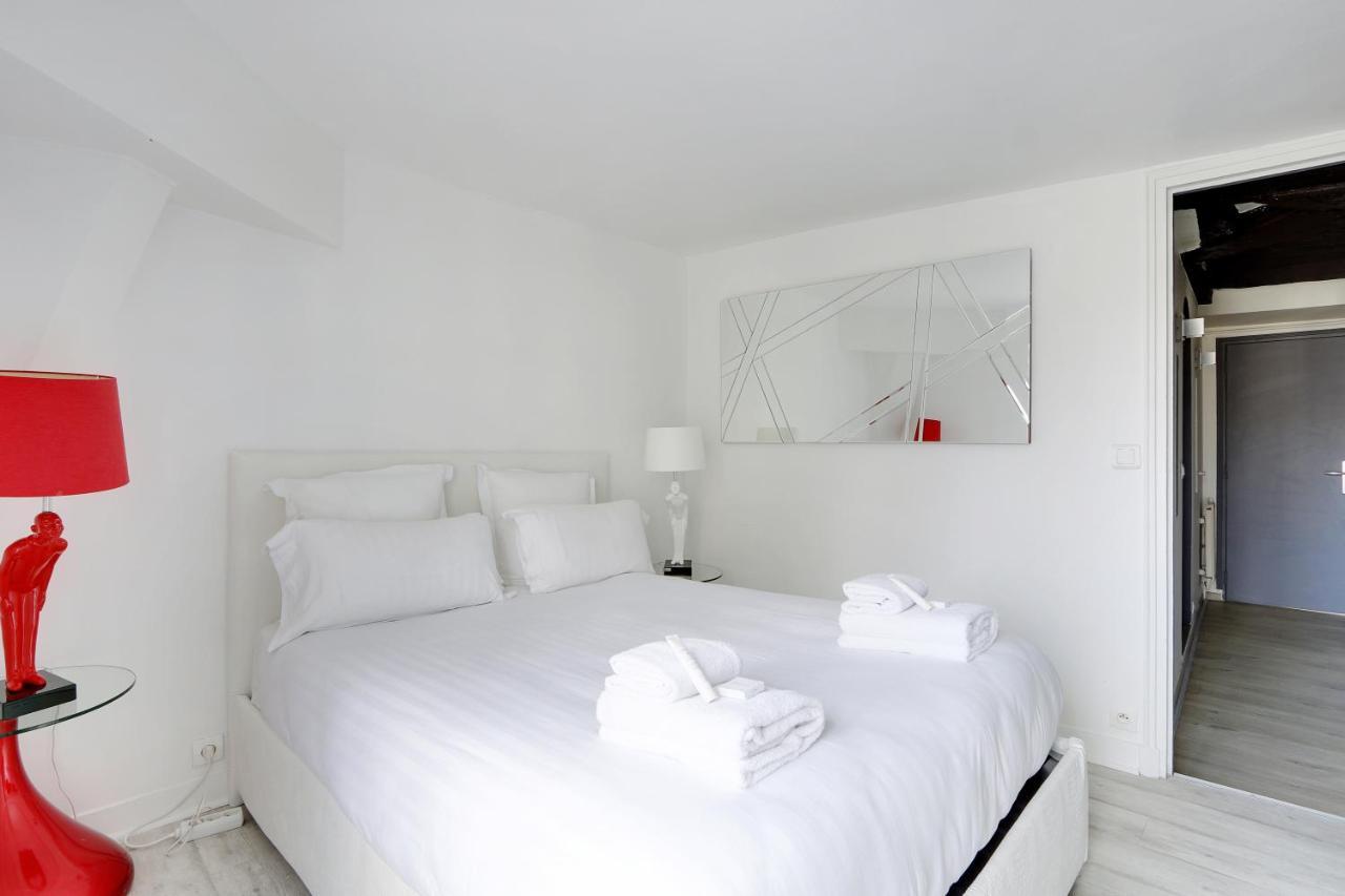 Pick A Flat'S Apartments In Le Marais - Rue Saint Merri Париж Екстер'єр фото